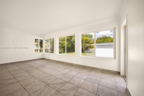House in Miami, Florida 3 bedrooms, 198.72 sq.m. № 2089441 - photo 19