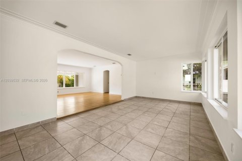 House in Miami, Florida 3 bedrooms, 198.72 sq.m. № 2089441 - photo 18