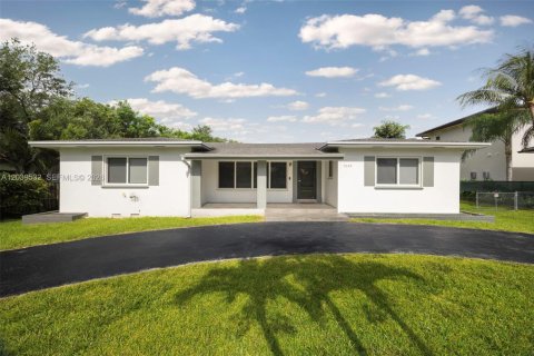 House in Miami, Florida 3 bedrooms, 198.72 sq.m. № 2089441 - photo 4