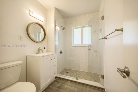 House in Miami, Florida 3 bedrooms, 198.72 sq.m. № 2089441 - photo 6