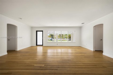 House in Miami, Florida 3 bedrooms, 198.72 sq.m. № 2089441 - photo 14