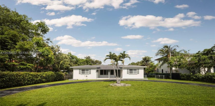 House in Miami, Florida 3 bedrooms, 198.72 sq.m. № 2089441
