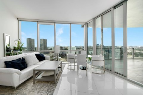 Condo in Miami, Florida, 1 bedroom № 2082596