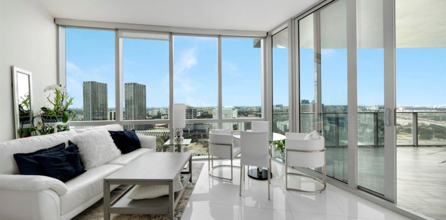 Condo in Miami, Florida, 1 bedroom  № 2082596