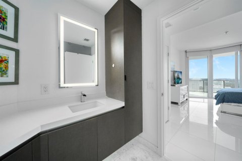 Condo in Miami, Florida, 1 bedroom  № 2082596 - photo 10