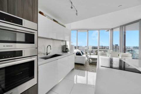 Condo in Miami, Florida, 1 bedroom  № 2082596 - photo 5