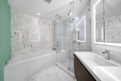 Condo in Miami, Florida, 1 bedroom  № 2082596 - photo 11