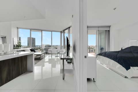 Condo in Miami, Florida, 1 bedroom  № 2082596 - photo 17