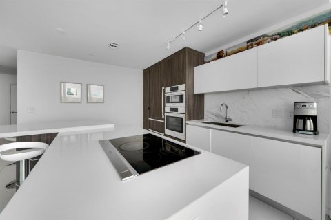 Condo in Miami, Florida, 1 bedroom  № 2082596 - photo 15