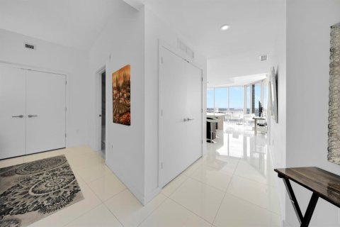 Condo in Miami, Florida, 1 bedroom  № 2082596 - photo 8