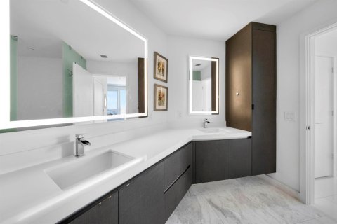 Condo in Miami, Florida, 1 bedroom  № 2082596 - photo 12