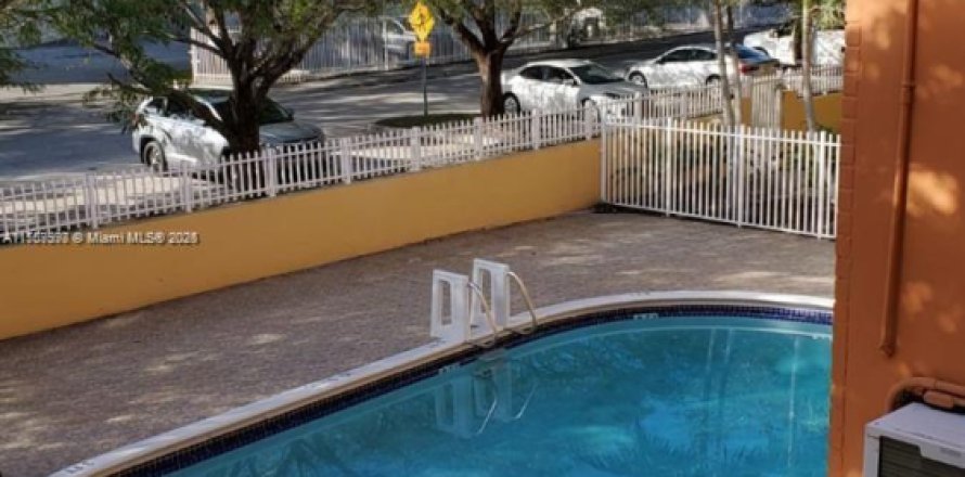 Condominio en North Miami Beach, Florida, 1 dormitorio № 1939875