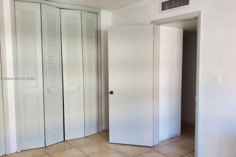 Condominio en venta en North Miami Beach, Florida, 1 dormitorio, 65.03 m2 № 1939875 - foto 7