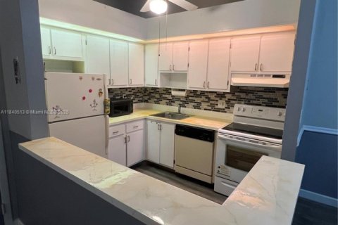 Купить кондоминиум в Тамарак, Флорида 2 спальни, 76.83м2, № 1829016 - фото 2