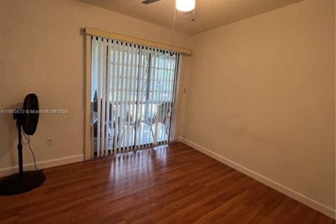 Купить кондоминиум в Тамарак, Флорида 2 спальни, 76.83м2, № 1829016 - фото 8