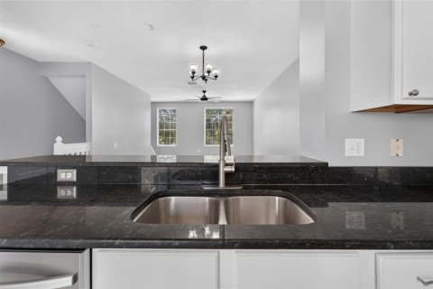 Townhouse in Tampa, Florida 3 bedrooms, 171.31 sq.m. № 2234799 - photo 29