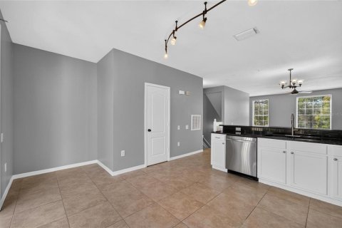 Townhouse in Tampa, Florida 3 bedrooms, 171.31 sq.m. № 2234799 - photo 26