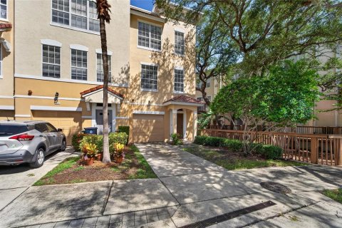 Townhouse in Tampa, Florida 3 bedrooms, 171.31 sq.m. № 2234799 - photo 3