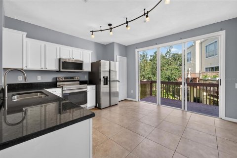 Townhouse in Tampa, Florida 3 bedrooms, 171.31 sq.m. № 2234799 - photo 24