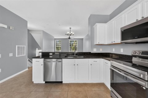 Townhouse in Tampa, Florida 3 bedrooms, 171.31 sq.m. № 2234799 - photo 27