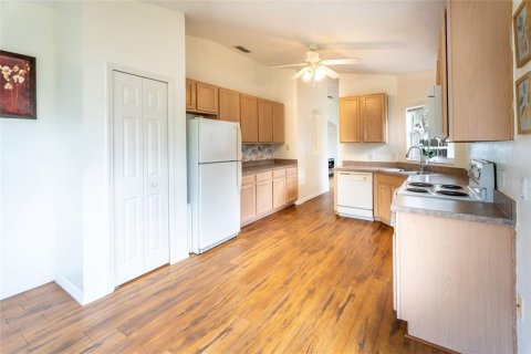 House in Kissimmee, Florida 2 bedrooms, 125.98 sq.m. № 1620153 - photo 12