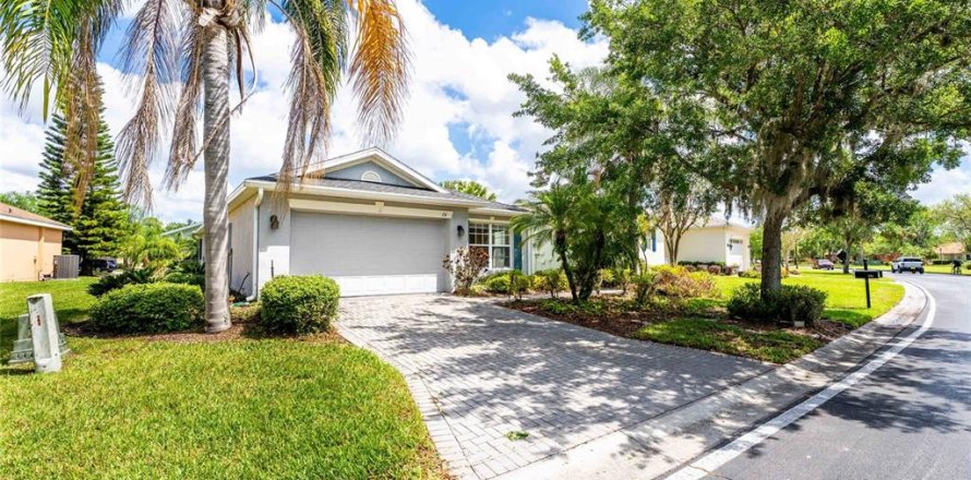 House in Kissimmee, Florida 2 bedrooms, 125.98 sq.m. № 1620153