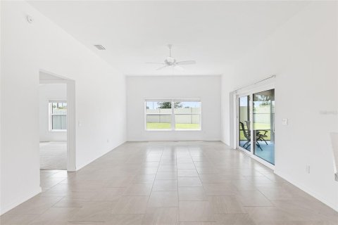 House in The Villages, Florida 3 bedrooms, 157.56 sq.m. № 1894313 - photo 11