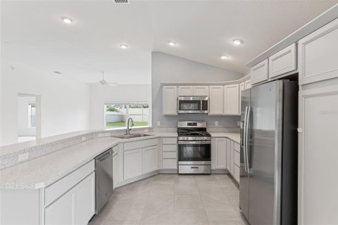 House in The Villages, Florida 3 bedrooms, 157.56 sq.m. № 1894313 - photo 12