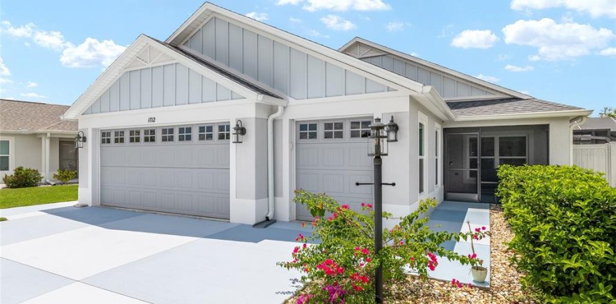 House in The Villages, Florida 3 bedrooms, 157.56 sq.m. № 1894313