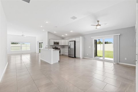 House in The Villages, Florida 3 bedrooms, 157.56 sq.m. № 1894313 - photo 8