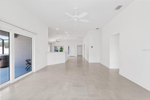 House in The Villages, Florida 3 bedrooms, 157.56 sq.m. № 1894313 - photo 9