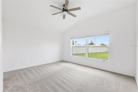 House in The Villages, Florida 3 bedrooms, 157.56 sq.m. № 1894313 - photo 14