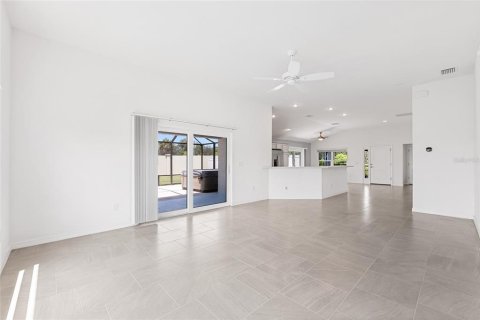 House in The Villages, Florida 3 bedrooms, 157.56 sq.m. № 1894313 - photo 10
