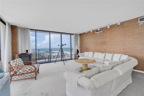 Condo in Treasure Island, Florida, 2 bedrooms № 2215469 - photo 6