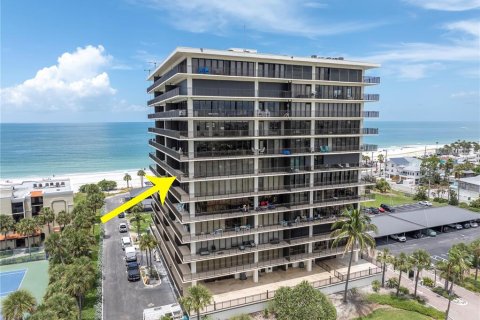 Condo in Treasure Island, Florida, 2 bedrooms № 2215469 - photo 24