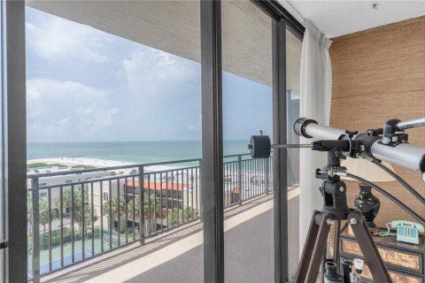 Condo in Treasure Island, Florida, 2 bedrooms № 2215469 - photo 7