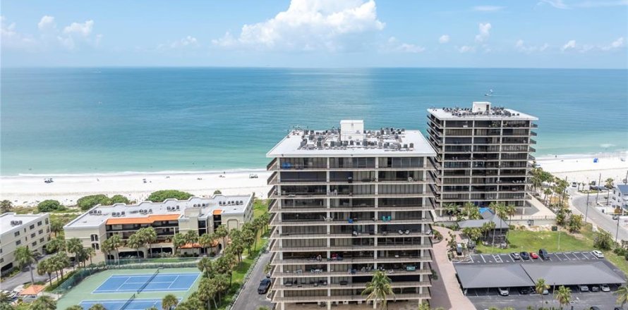 Condo in Treasure Island, Florida, 2 bedrooms № 2215469