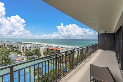 Condo in Treasure Island, Florida, 2 bedrooms № 2215469 - photo 3