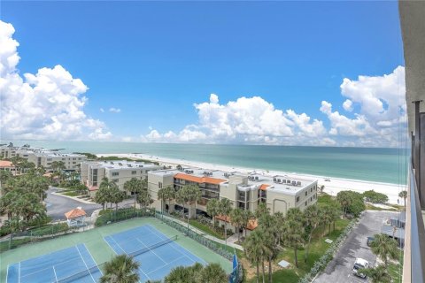 Condo in Treasure Island, Florida, 2 bedrooms № 2215469 - photo 21