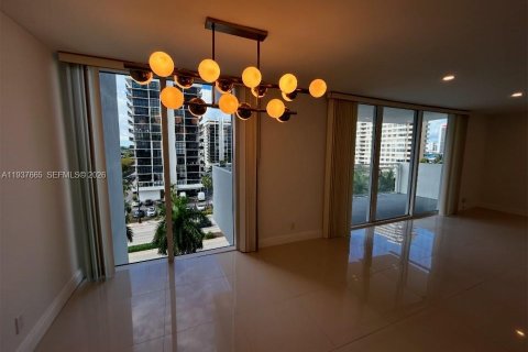 Copropriété à louer à Hallandale Beach, Floride: 2 chambres, 121.89 m2 № 1997897 - photo 5