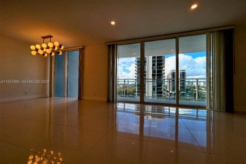 Copropriété à louer à Hallandale Beach, Floride: 2 chambres, 121.89 m2 № 1997897 - photo 7