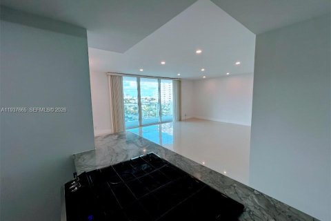 Copropriété à louer à Hallandale Beach, Floride: 2 chambres, 121.89 m2 № 1997897 - photo 19