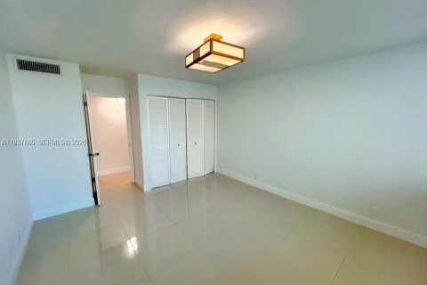 Copropriété à louer à Hallandale Beach, Floride: 2 chambres, 121.89 m2 № 1997897 - photo 27