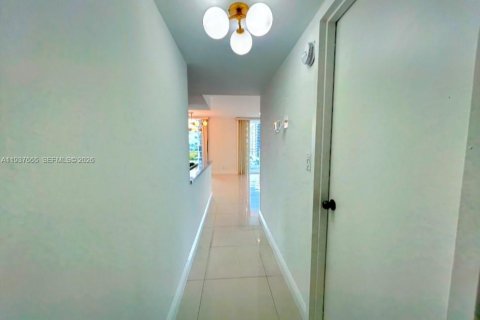 Copropriété à louer à Hallandale Beach, Floride: 2 chambres, 121.89 m2 № 1997897 - photo 30