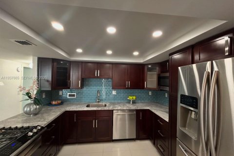 Copropriété à louer à Hallandale Beach, Floride: 2 chambres, 121.89 m2 № 1997897 - photo 12