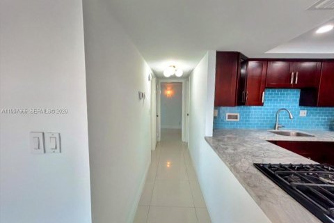 Copropriété à louer à Hallandale Beach, Floride: 2 chambres, 121.89 m2 № 1997897 - photo 21