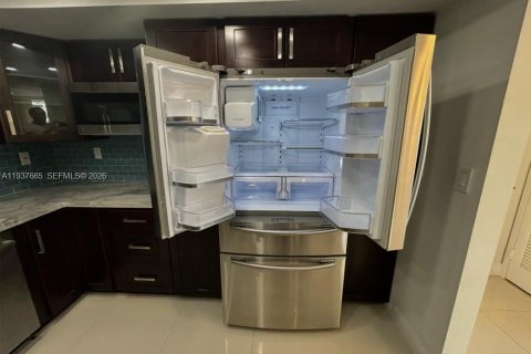 Copropriété à louer à Hallandale Beach, Floride: 2 chambres, 121.89 m2 № 1997897 - photo 17