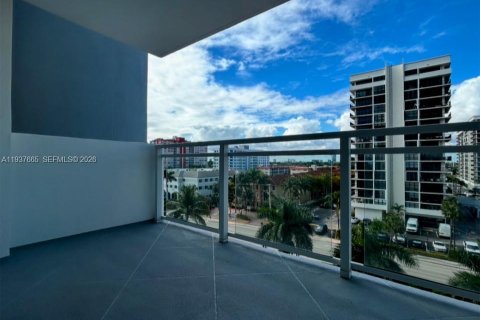 Copropriété à louer à Hallandale Beach, Floride: 2 chambres, 121.89 m2 № 1997897 - photo 9