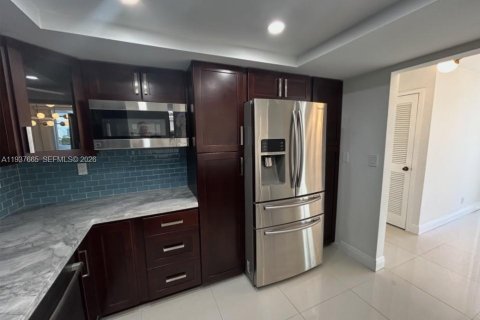 Copropriété à louer à Hallandale Beach, Floride: 2 chambres, 121.89 m2 № 1997897 - photo 14