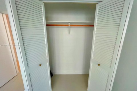 Copropriété à louer à Hallandale Beach, Floride: 2 chambres, 121.89 m2 № 1997897 - photo 29